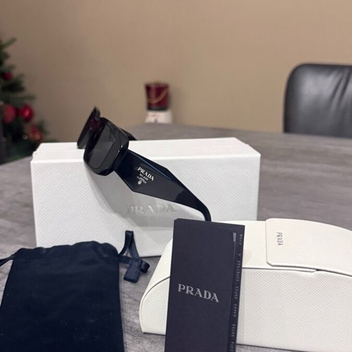 Prada sunglasses black like new