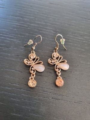 Drop butterfly earings new, gold-colored