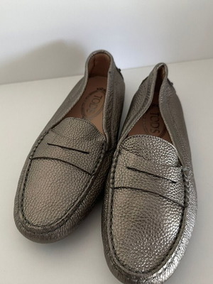 Tod's silver leather loafers Gommino, size 38