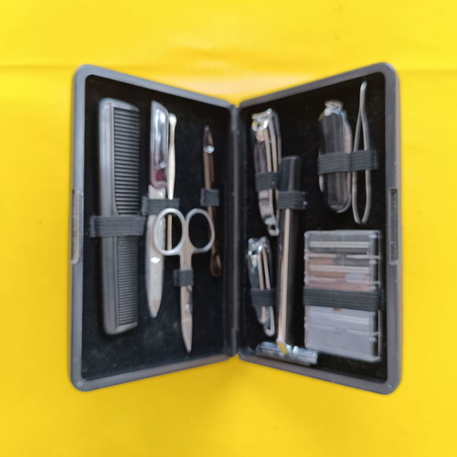 Manicure set in leather case new