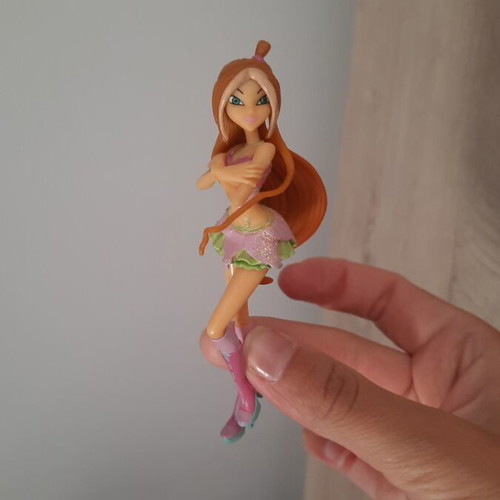 Flora Believix mini figure, Winx Club collectible