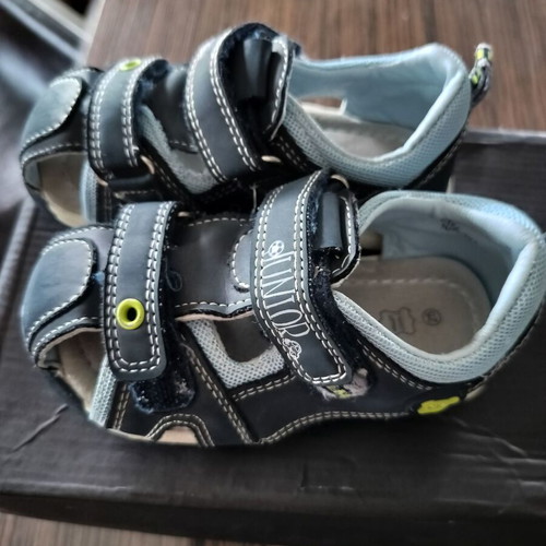 Junior sandals for boys size 25 like new, blue