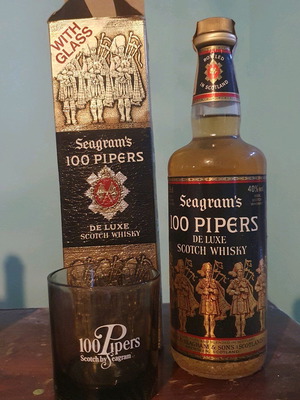 100 Pipers whisky 1980 sealed with glass like new