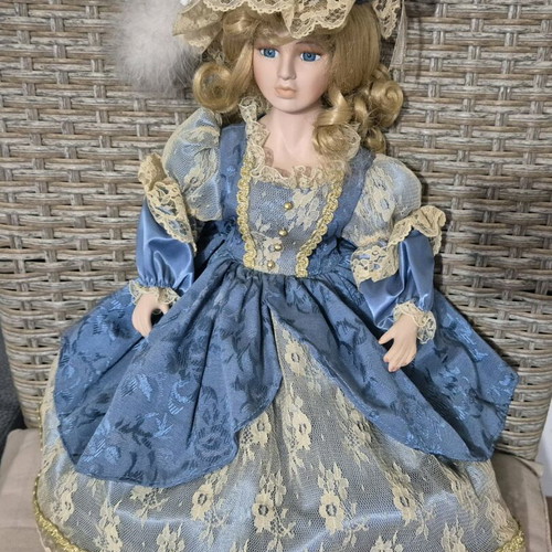 Victoria DOLLS Grace porcelain collector doll like new