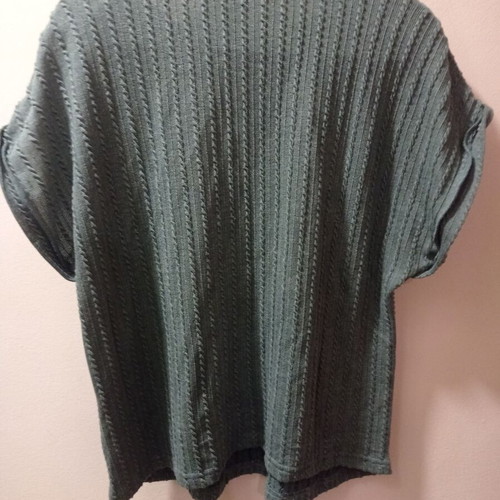 Blouse with embossed pattern size M like new, green petrol