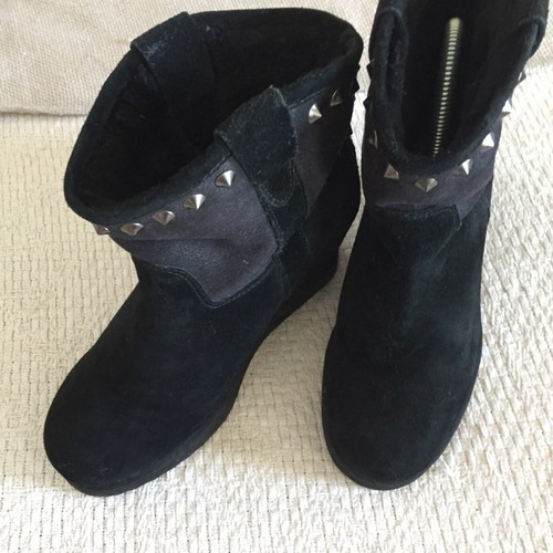 Ash suede ankle boots with fur and studs, size 37, black