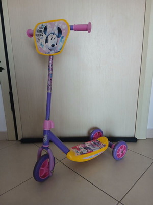 Disney Minnie Mouse παιδικό τρίτροχο πατίνι σε μωβ και ροζ