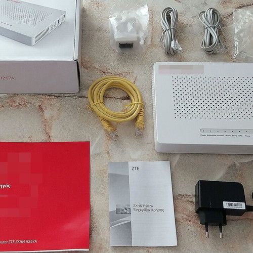 ZTE ZXHN H267A router used with dual band Wi-Fi and VoIP