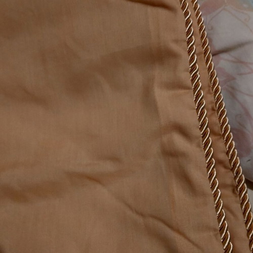Luxury quilt blanket new, gold color 220x240 with 2 pillowcases