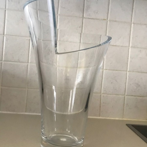 Flower vase new, crystal with unique cut
