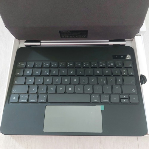 Omoton KC012 Magnetic Case with Keyboard and Touchpad for iPad Pro 11" M4 New