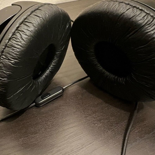 Razer mousepad set with 2 USB mice Lenovo and Microsoft, Sony headphones used