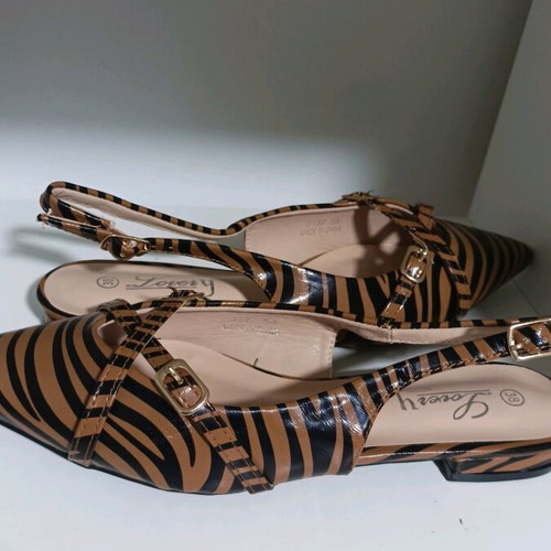 Pointed Slingback Shoes with Cross Straps