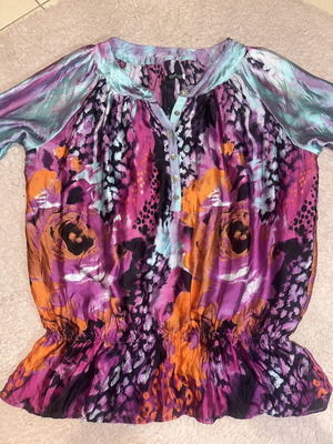 Satin multicolor blouse like new, size L