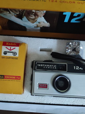 Kodak Instamatic 124 vintage camera used, original box