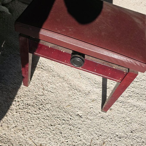 Adjustable piano stool used