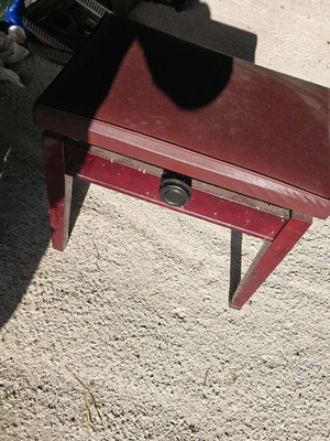 Adjustable piano stool used