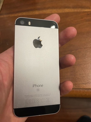 iPhone SE 32GB мини в отлично състояние с 100% батерия