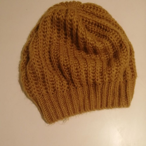 Yellow hat like new size M 22x35