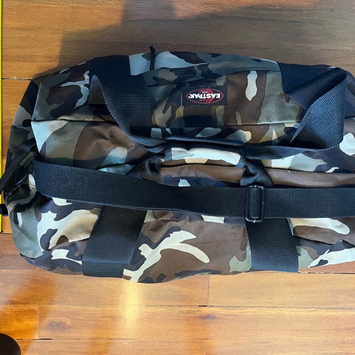 Eastpak big duffel bag like new, brown camo