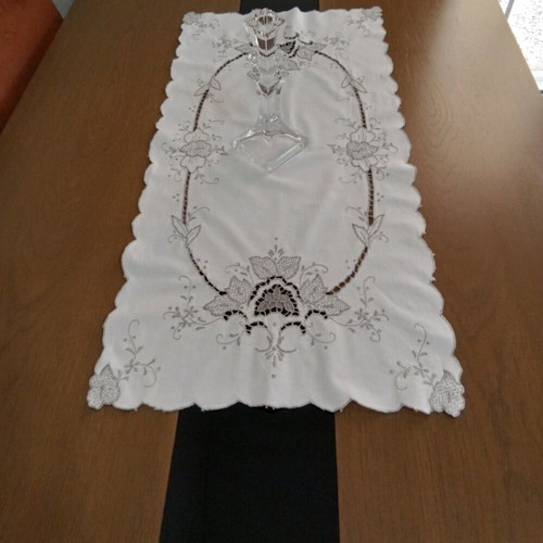 Vintage set of 4 ecru table linens with gray details like new