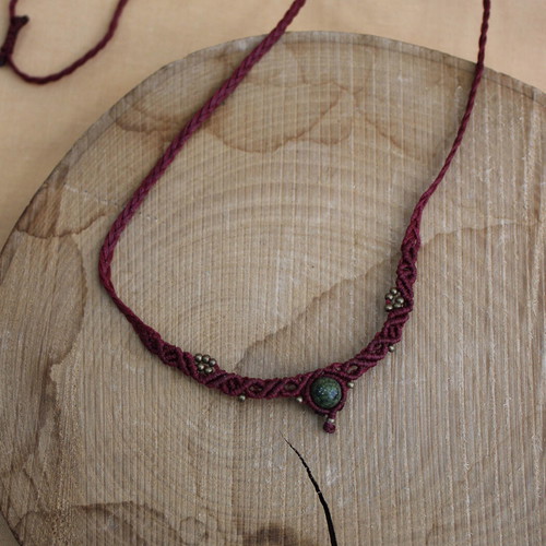 Macrame necklace burgundy with nephrite new