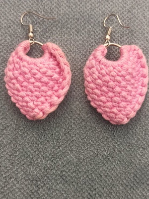 Knitted earrings like new, pink