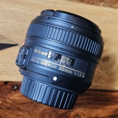 Nikon AF-S NIKKOR 50mm f/1.8G lens like new