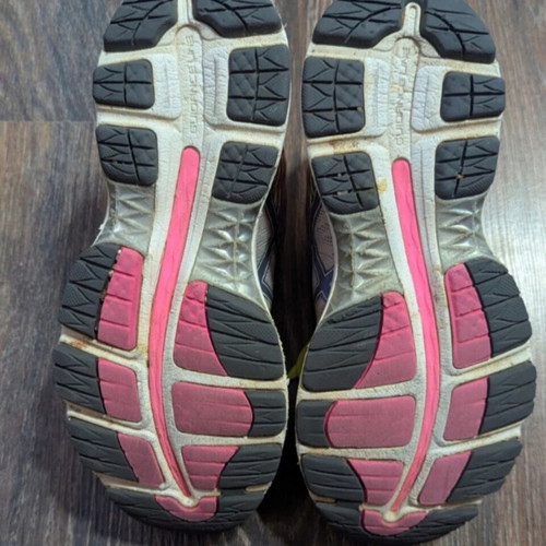 Asics athletic shoes size 40.5 like new, multicolor