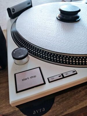 Techninks MK 1210 white turntable
