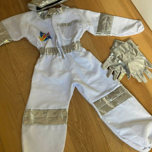 Astronaut costume like new, ages 4-6