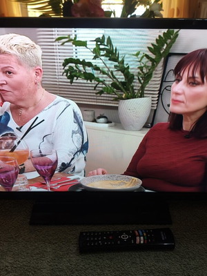 F&U FL32408 LED TV like new