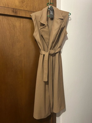 Sleeveless coat beige medium Dress2undress new