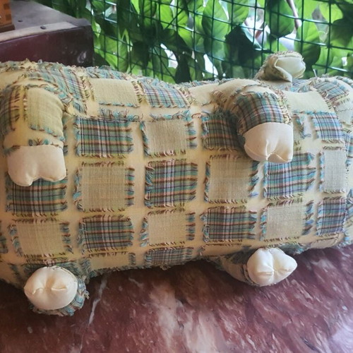 Pig-shaped pillow like new