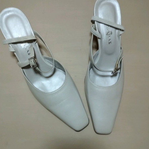 Charalas pumps napa pearl size 36.5 like new, suitable for wedding dress