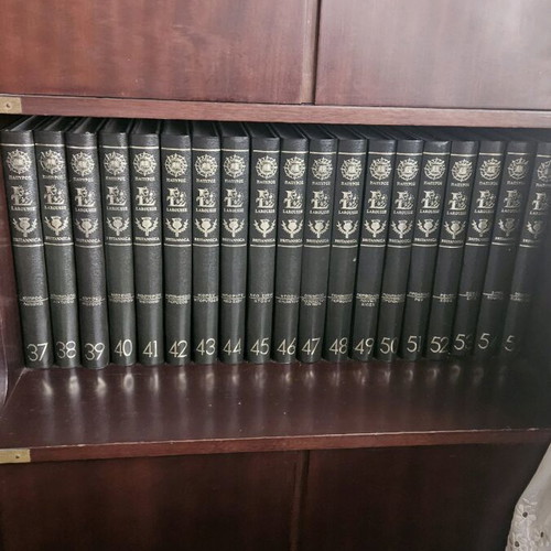 Papyrus Larousse Britannica Encyclopedia like new, 61 volumes
