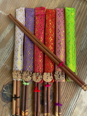Set of 6 wooden chopsticks new with fabric cases