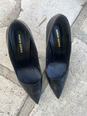 Makis Kotris black leather pumps like new, size 38