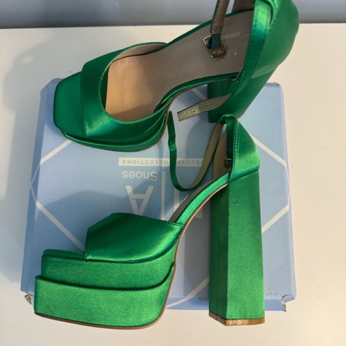 Green sandals new, size 39