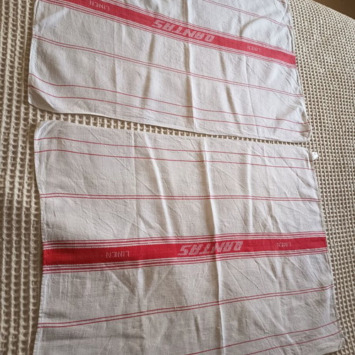 Vintage QANTAS Linen Kitchen Towels Set of 2 like new