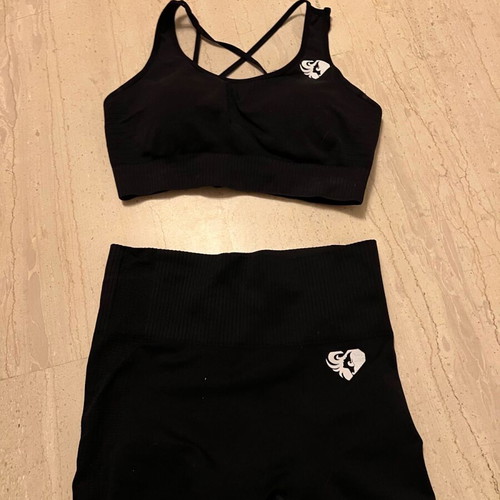 Seamless black gym leggings and sports bra set like new, Small