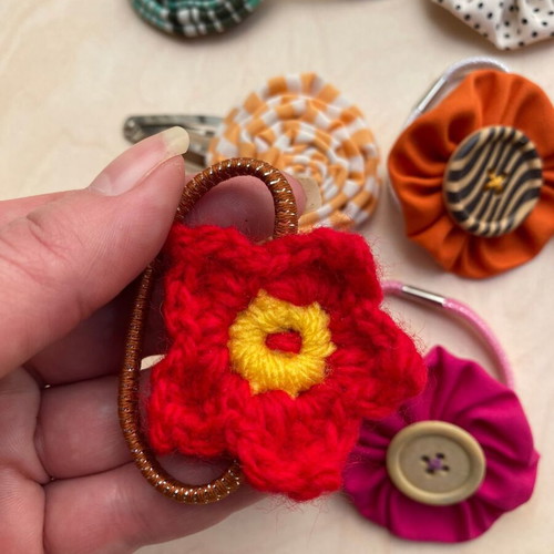Hair ties and clips with large cotton flowers, pack of 10, new