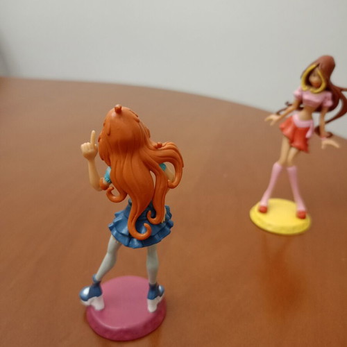 Winx Club figures Bloom and Flora like new