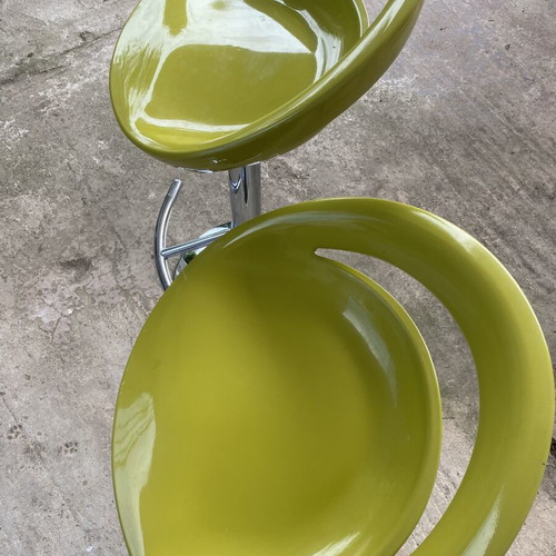 Bar stools set of 2 used, green with chrome base and adjustable height