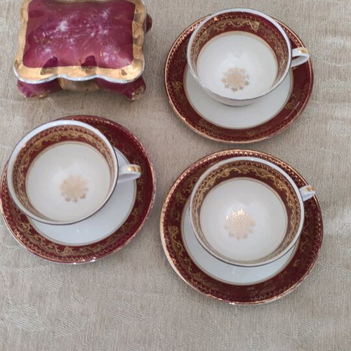 Tea cups with saucers and chocolate pot like new