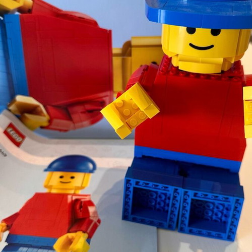 Lego 40649 Up-scaled Minifigure with Original Box and Manual like new