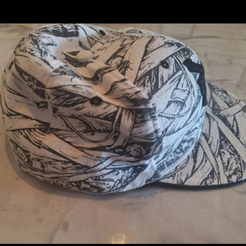 Zoo York hat like new, acrylic and elastic, size 57, black and white