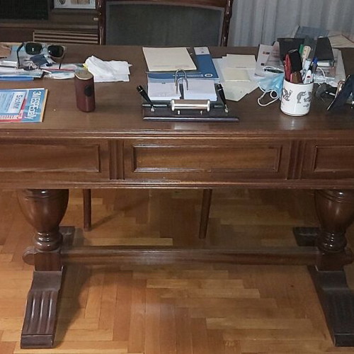 Classic desk like new, walnut 1.50×0.75 m