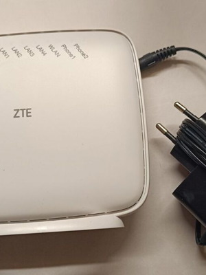 Router ZTE σαν καινούργιο με παρελκόμενα