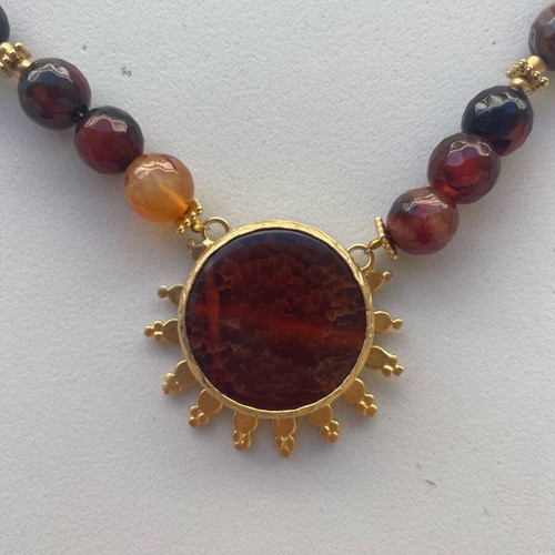 Necklace like new brown and gold